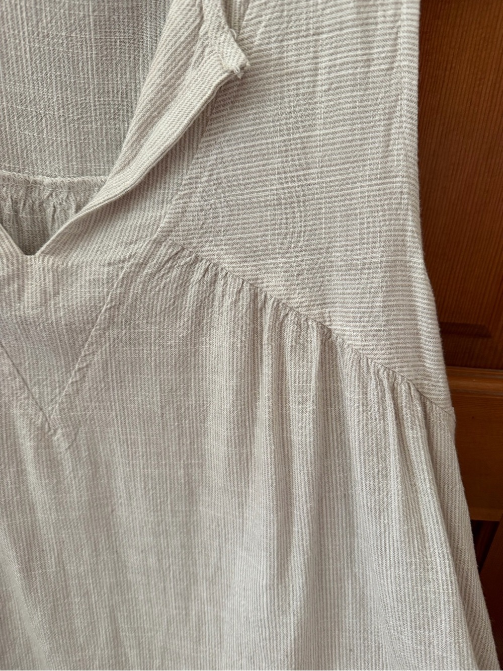 Splendid from Evereve Cream V-Neck lightweight Oversized Sleeveless Tank - Picture 6 of 14